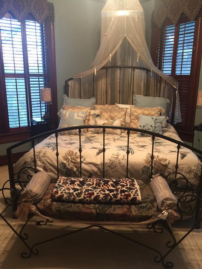 Fig Tree Manor Bed & Breakfast Palestine Exterior photo