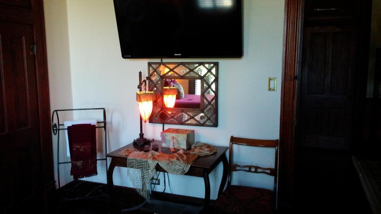Fig Tree Manor Bed & Breakfast Palestine Exterior photo